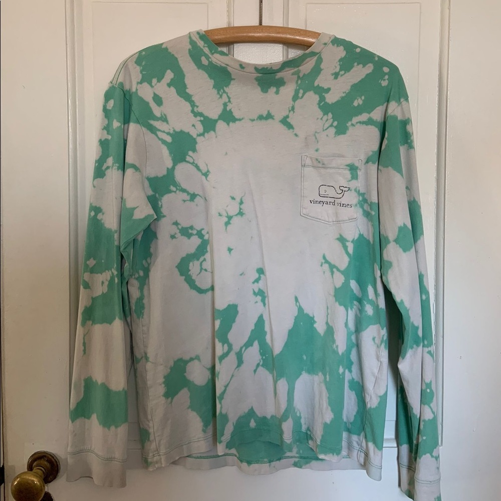 Vineyard vines tye die tshirt
